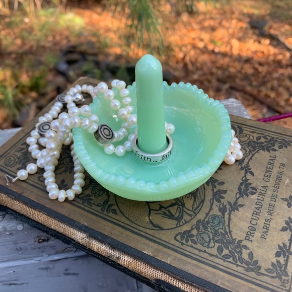 Vintage Other - VINTAGE Jadeite Patterned Glass Ring holder